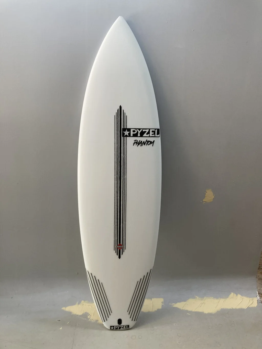 PYZEL PHANTOM 5'9x19x2 1/2 = 29.00L - 3xFutures | Polen Surfboards